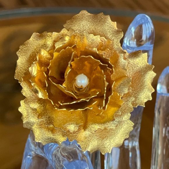 SANDOR Signed Gold Tone and Faux Pearl Estate Costume Brooch - Picture 5 of 11